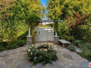 233 S Saltair Avenue, Los Angeles CA 90049