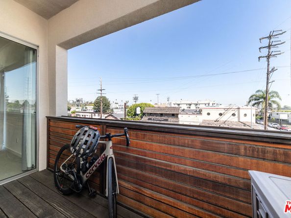 12411 Pacific Avenue 205, Los Angeles CA 90066