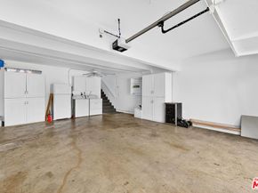 18419 Collins Street A, Tarzana CA 91356