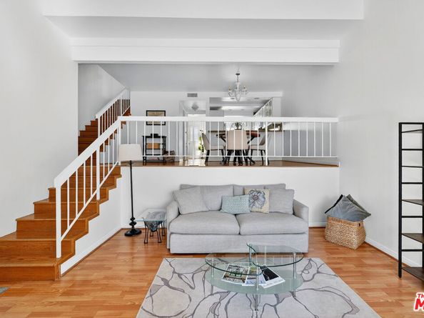 18419 Collins Street A, Tarzana CA 91356