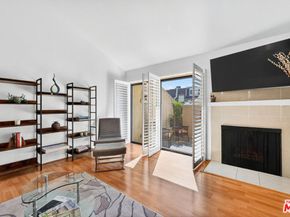 18419 Collins Street A, Tarzana CA 91356