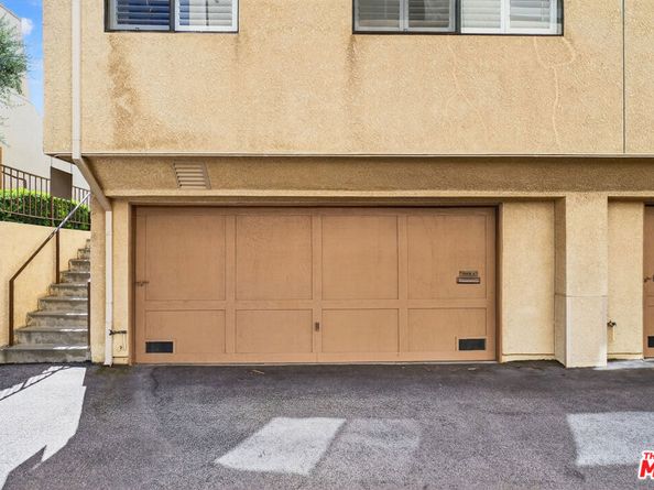 18419 Collins Street A, Tarzana CA 91356