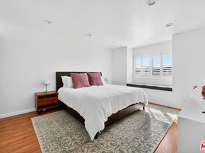 18419 Collins Street A, Tarzana CA 91356