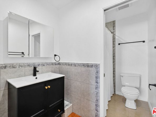 18419 Collins Street A, Tarzana CA 91356