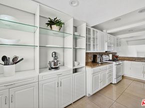 18419 Collins Street A, Tarzana CA 91356