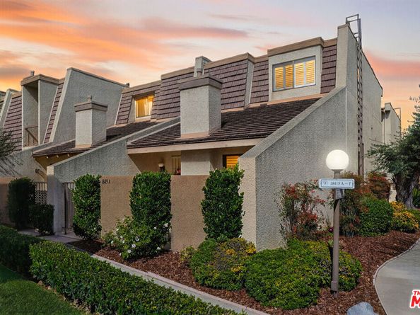 18419 Collins Street A, Tarzana CA 91356