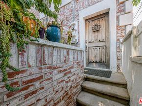 2225 N Cahuenga Boulevard, Los Angeles CA 90068