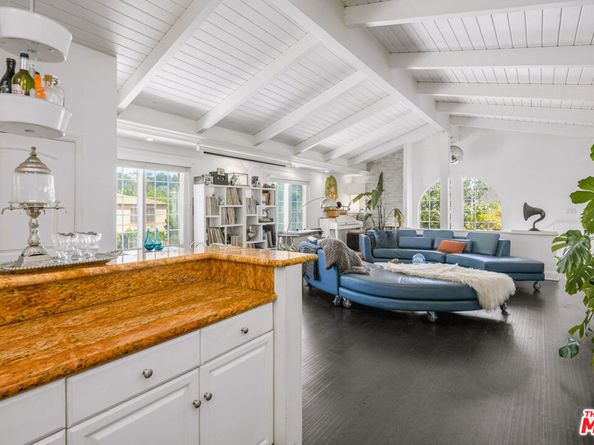 2225 N Cahuenga Boulevard, Los Angeles CA 90068