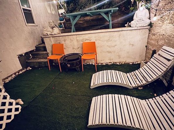 2225 N Cahuenga Boulevard, Los Angeles CA 90068