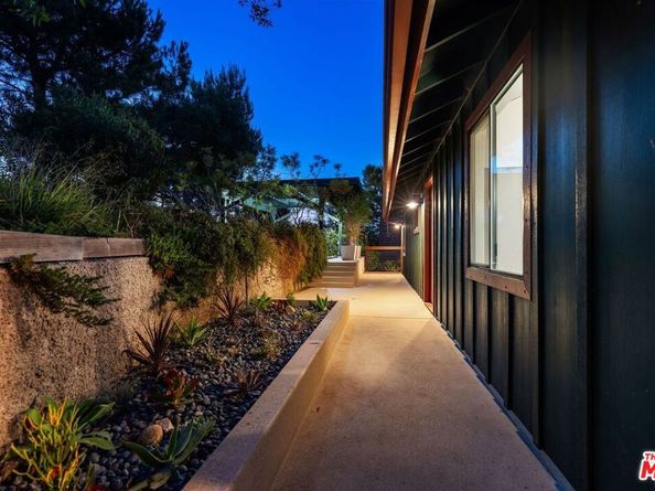 19806 Valley View Drive, Topanga CA 90290