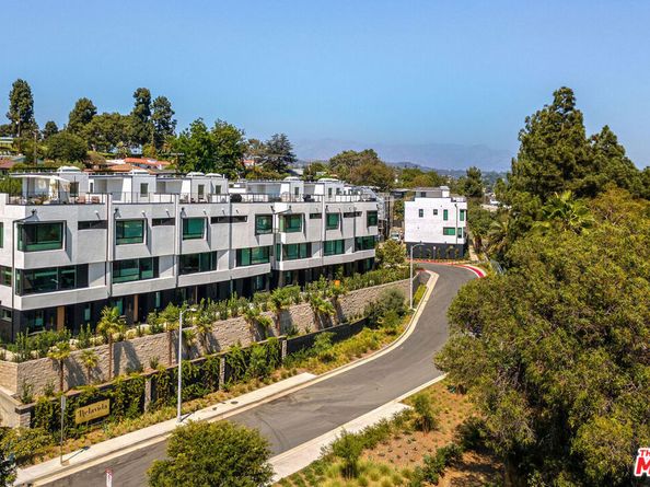 3863 N Riley Lane, Los Angeles CA 90065