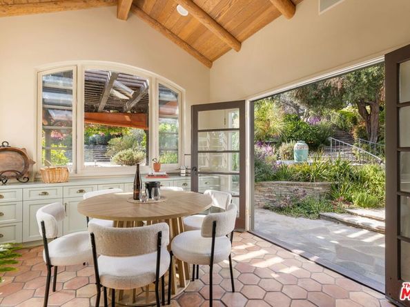 15091 Rayneta Drive, Sherman Oaks CA 91403