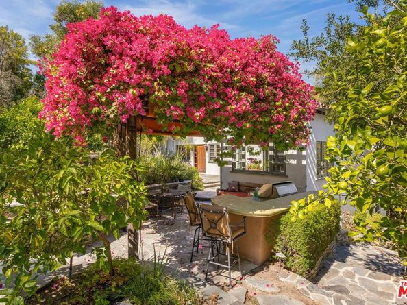 15091 Rayneta Drive, Sherman Oaks CA 91403