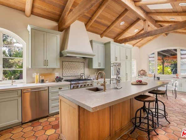 15091 Rayneta Drive, Sherman Oaks CA 91403
