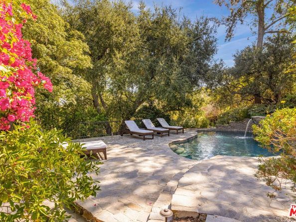 15091 Rayneta Drive, Sherman Oaks CA 91403