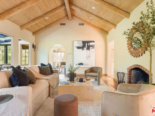 15091 Rayneta Drive, Sherman Oaks CA 91403