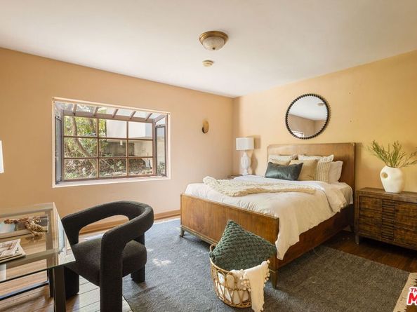 15091 Rayneta Drive, Sherman Oaks CA 91403