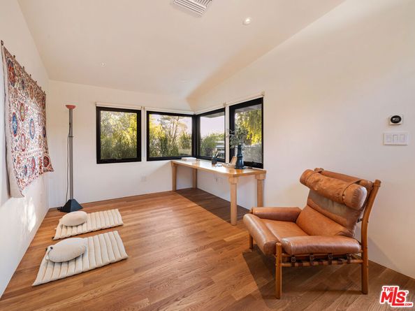 176 Jaxine Drive, Altadena CA 91001