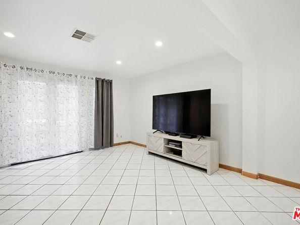 7422 Hazeltine Avenue 3, Van Nuys CA 91405