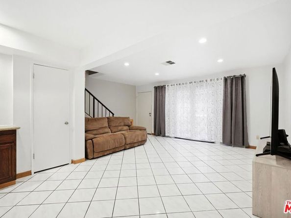 7422 Hazeltine Avenue 3, Van Nuys CA 91405