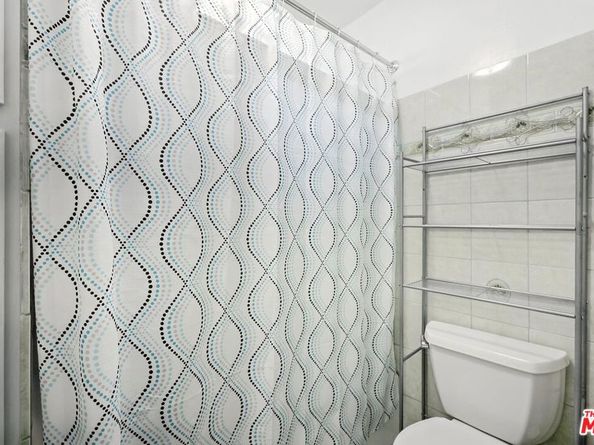 7422 Hazeltine Avenue 3, Van Nuys CA 91405