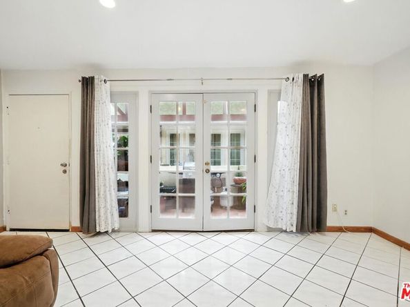 7422 Hazeltine Avenue 3, Van Nuys CA 91405