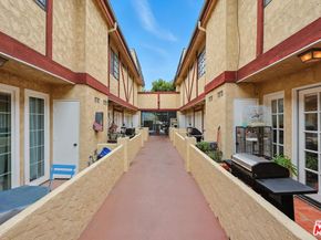 7422 Hazeltine Avenue 3, Van Nuys CA 91405