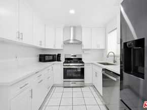 7422 Hazeltine Avenue 3, Van Nuys CA 91405