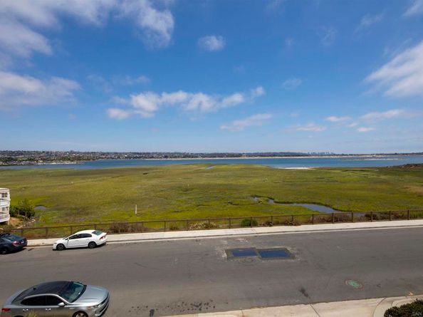 3955 Honeycutt St 201, San Diego CA 92109