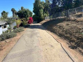 1190 Robertson Dr, Escondido CA 92025