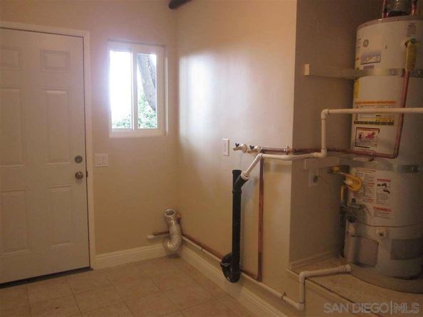 1190 Robertson Dr, Escondido CA 92025