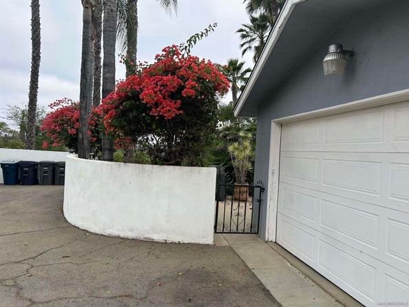 1190 Robertson Dr, Escondido CA 92025