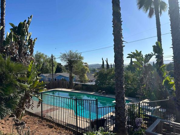 1190 Robertson Dr, Escondido CA 92025