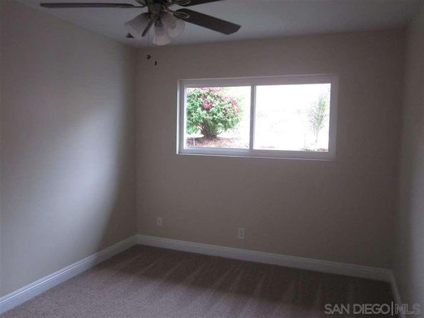 1190 Robertson Dr, Escondido CA 92025