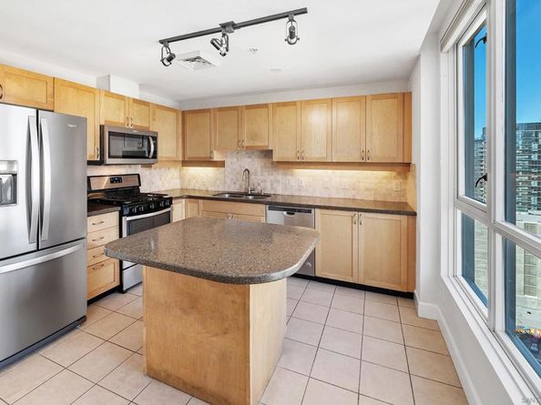 1240 India St 2105, San Diego CA 92101