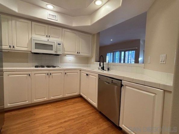 8641 Via Mallorca Unit D, La Jolla CA 92037