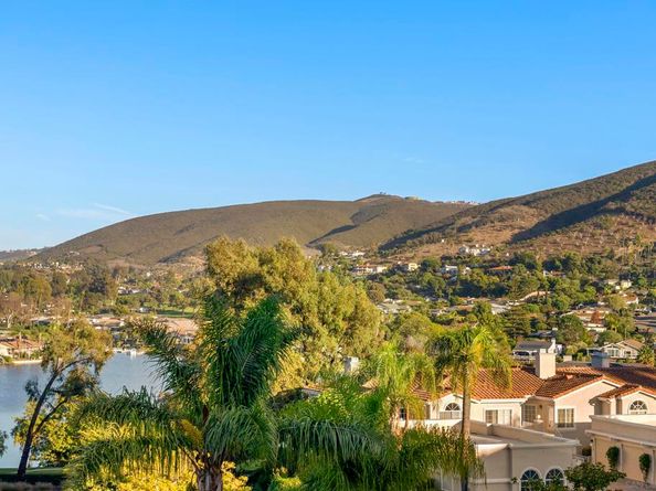 1636 Via Caminar, San Marcos CA 92078