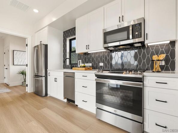 3747 Adams St, Carlsbad CA 92008