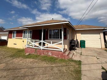 5128 La Paz Dr