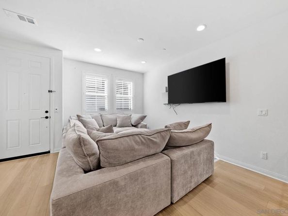 10553 Graphite St, Spring Valley CA 91977