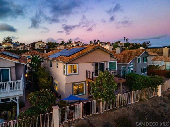 2451 Country View Gln, Escondido CA 92026