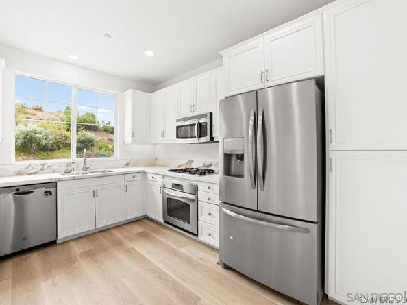 3042 Cole Grade Dr, Santee CA 92071