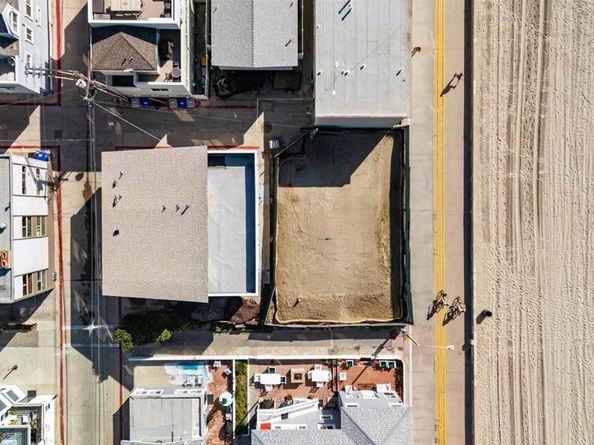 701 Sunset Ct, San Diego CA 92109