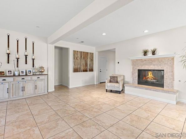 705 Sungold Way, Escondido CA 92027