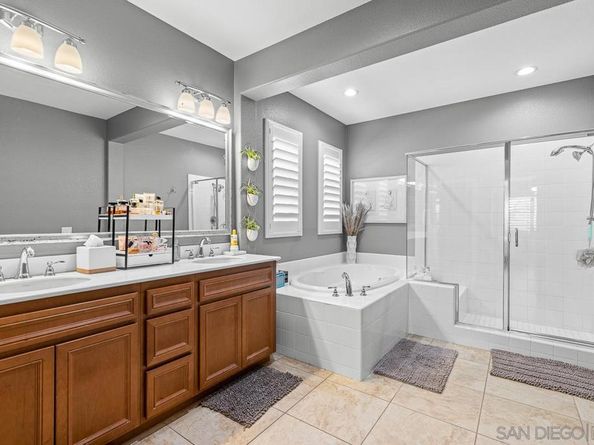 705 Sungold Way, Escondido CA 92027