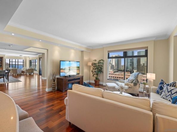 645 Front St 2002, San Diego CA 92101