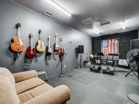 15397 Rock Creek Ln, El Cajon CA 92021