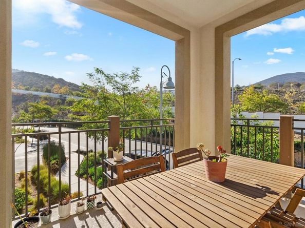 942 Blackstone Dr, San Marcos CA 92078
