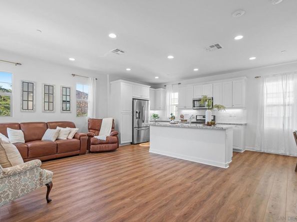 942 Blackstone Dr, San Marcos CA 92078