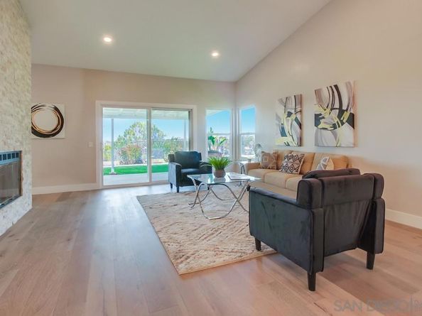 2334 Kimberly Ct, Carlsbad CA 92008